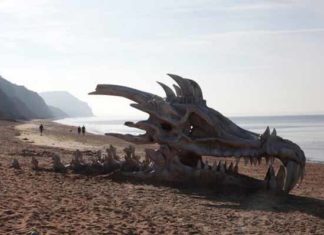 Un enorme cráneo de dragón promociona «Game of Thrones»