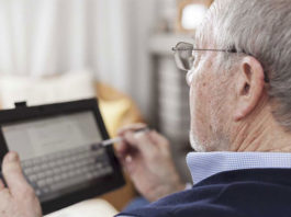 acercar la tecnología a adultos mayores