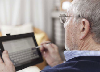 acercar la tecnología a adultos mayores