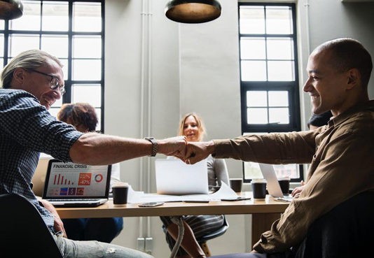 3 consejos para trabajar con equipos a distancia y de planta equipos a distancia