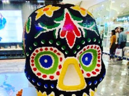 calavera hecha con Lego