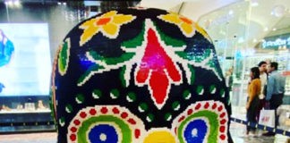 calavera hecha con Lego