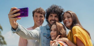 Primer celular de tu hijo adolescente