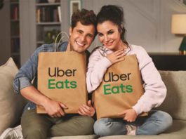 Diego Boneta y Martha Higareda en Uber Eats
