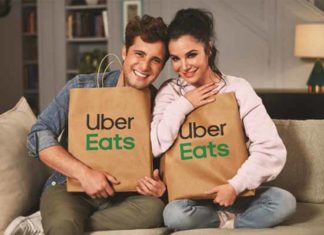 Diego Boneta y Martha Higareda en Uber Eats