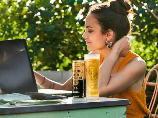 Corona Cero, la cerveza ideal para relajarse durante el home office Corona Cero Cerveza para el Home Office