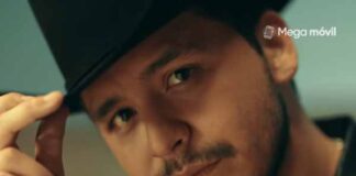 Christian Nodal Mega móvil