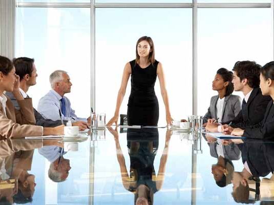 Mitos y realidades del desempeño de las mujeres en el trabajo mitos y realidades mujeres en el trabajo