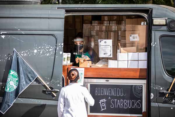 Starbucks lanza vaso reusable para honrar a los héroes de la salud 1 unidad móvil de café Starbucks