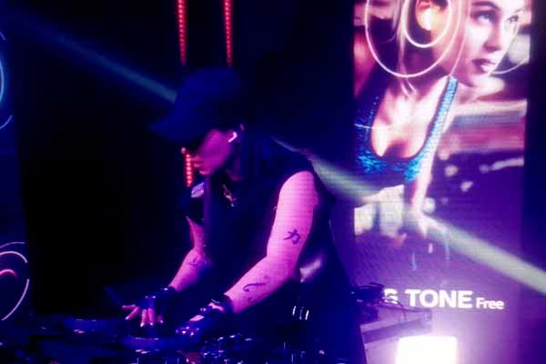 LG-tone-free earbuds LG TONE Free