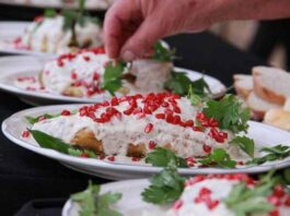 Mezcal y Chile en nogada, lo más buscado para celebrar las fiestas patrias chile en nogada y mezcal para el grito