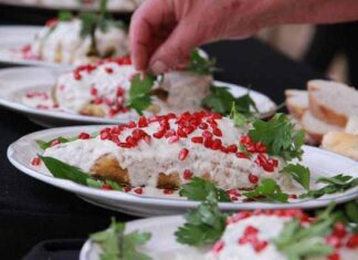 chile en nogada y mezcal para el grito