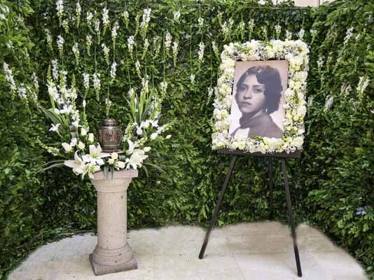 J. García López crea atmósfera zen con flores para despedir a seres queridos modalidad con flores J. García López