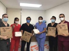 Hooters sorprende a personal médico con mensajes de apoyo y alitas Hooters apoya a personal médico