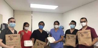 Hooters apoya a personal médico