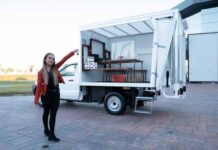 Nissan adapta camioneta NP300 como salón de clases móvil salón de clases móvil Nissan