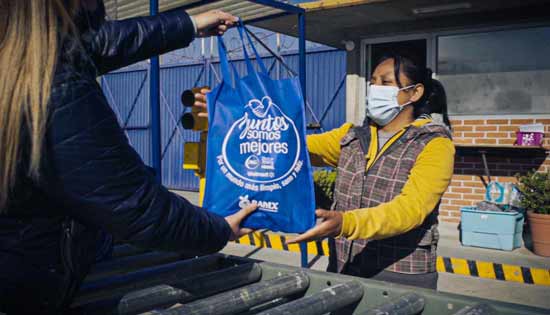 Lanzan campaña “Juntos Somos Mejores” para ayudar a familias mexicanas 1 entrega kits Juntos Somos Mejores