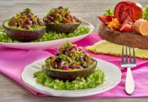 aguacate relleno de salpicón