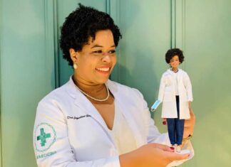 Barbie lanza muñecas de mujeres sobresalientes en la lucha contra el COVID-19 mujeres doctoras contra el COVID-19