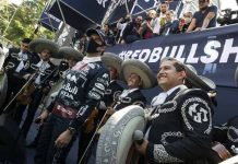 Puma crea traje de carreras al estilo mariachi para Checo Pérez y Max Verstappen traje de carreras Puma al estilo mariachi