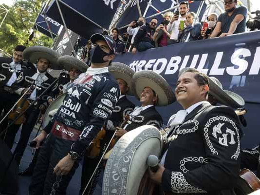 Puma crea traje de carreras al estilo mariachi para Checo Pérez y Max Verstappen traje de carreras Puma al estilo mariachi