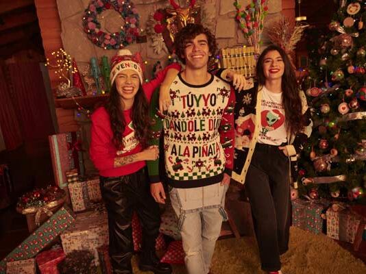 Miguel Basurto x C&A llena la Navidad de aliens, ajolotes y mucho humor Miguel Basurto x C&A