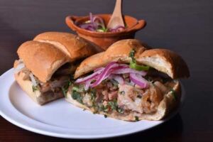 tortas Taquería El Caifán