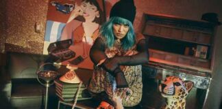 colección Karol G X Crocs