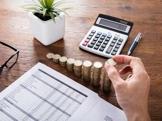 hábitos financieros adulto independiente