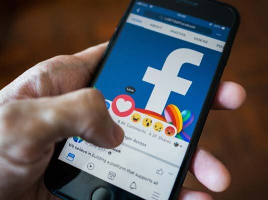 Cambios en el algoritmo de Facebook: ¿Cómo afecta a influencers y marcas? cambios en el algoritmo de Facebook