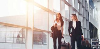 cómo viajan mujeres de negocios