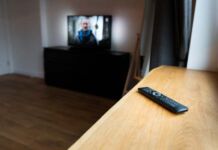 ¿Por qué los hoteles deben pagar regalías por la transmisión de obras audiovisuales? pago de regalías por contenido audiovisual en hoteles