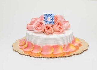Sere-Nata Cake: Crean el primer pastel con rosas comestibles y mariachi incluido Sere-Nata Cake Grupo La Florida