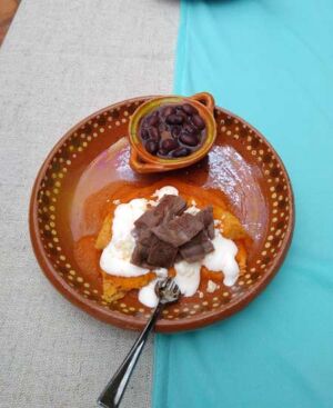 “Tradiciones con raíz” de Doña María rinde un homenaje a las cocineras de México 2 enchiladas huastecas