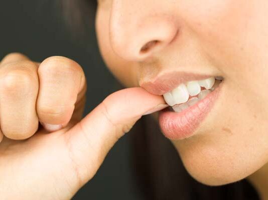 malos hábitos que dañan los dientes