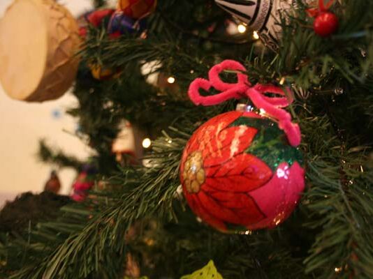 Papalote Museo del Niño inicia temporada decembrina con la exposición Lazos de Navidad Lazos de Navidad Papalote