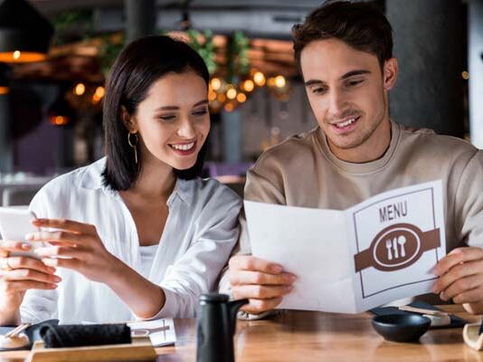 10 maneras de impresionar a los clientes de un restaurante Cómo impresionar a clientes de restaurante