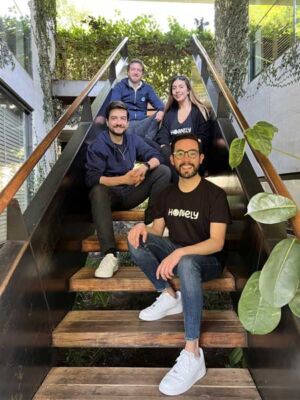 directivos de Homely y Hogarú