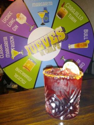 cóctel con mezcal Jueves de Chili's