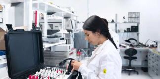 mujeres ingenieras en industria automotriz