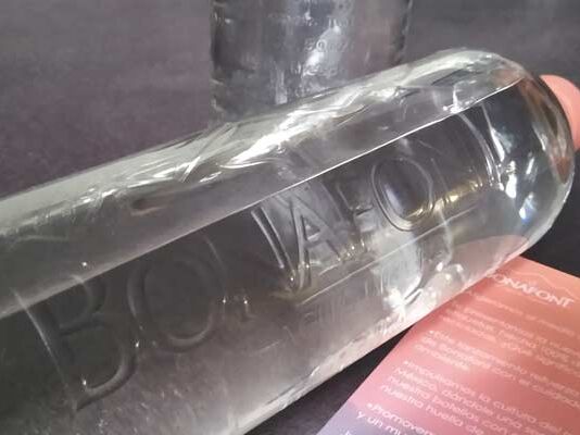 botella sin etiquetas Bonafont