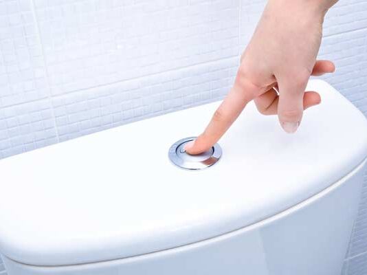 tener baño limpio en oficina