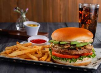 Vips incorpora en su menú platillos plant-based hechos con productos NotCo hamburguesa NotCo Vips