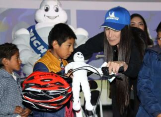 Michelin lanza iniciativa para que niños de escasos recursos lleguen a la escuela en bici Michelin donación de bicis