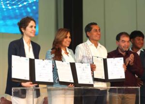 firma de convenio Iberostar y Conalep