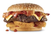 hamburguesas 2x1 Carl's Bisiesto Day