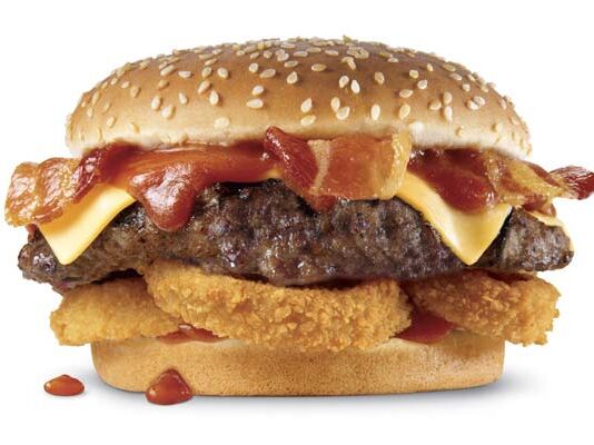 hamburguesas 2x1 Carl's Bisiesto Day