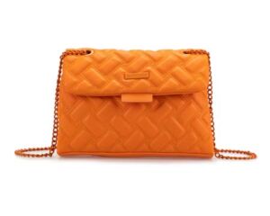 5 simples pasos para vestirte a la moda en esta primavera 6 bolsa color naranja