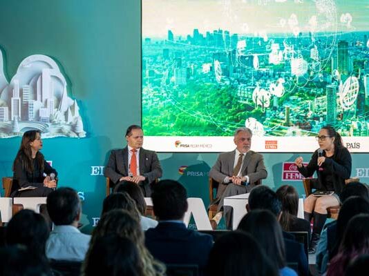 Se discuten temas importantes en foro sobre futuro sustentable temas Foro Futuro Sustentable