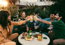 Bizarrap protagoniza la nueva campaña “Estamos en familia” de Buchanan’s campaña Buchanan's con Bizarrap